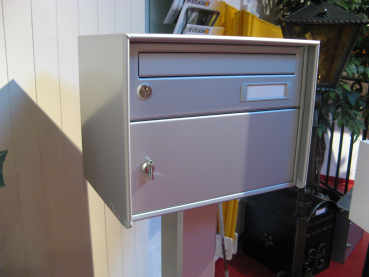 Ab Ausstellung Briefkasten BERBOX 400 1x1 mit Stütze